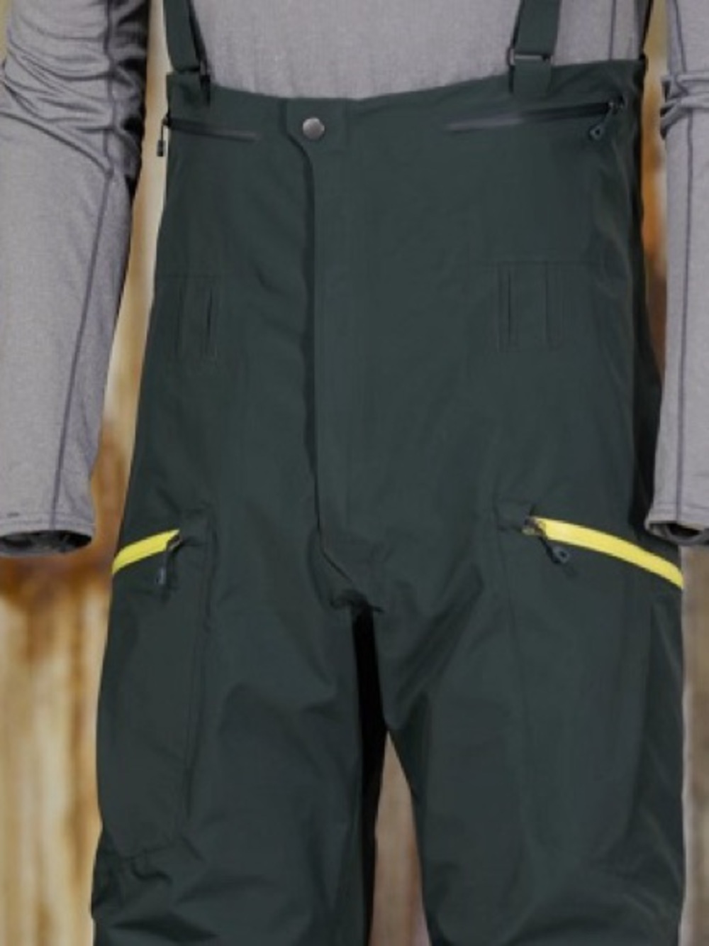 Patagonia Men’s PowSlayer Bibs in Green